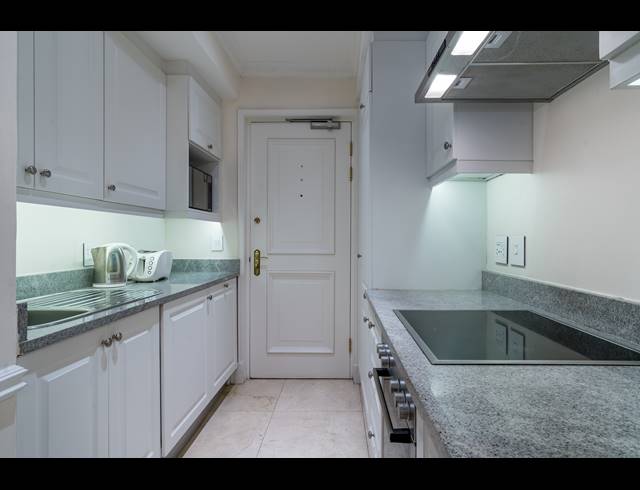 2 BEDROOM APARTMENT TO LET IN SEA POINT